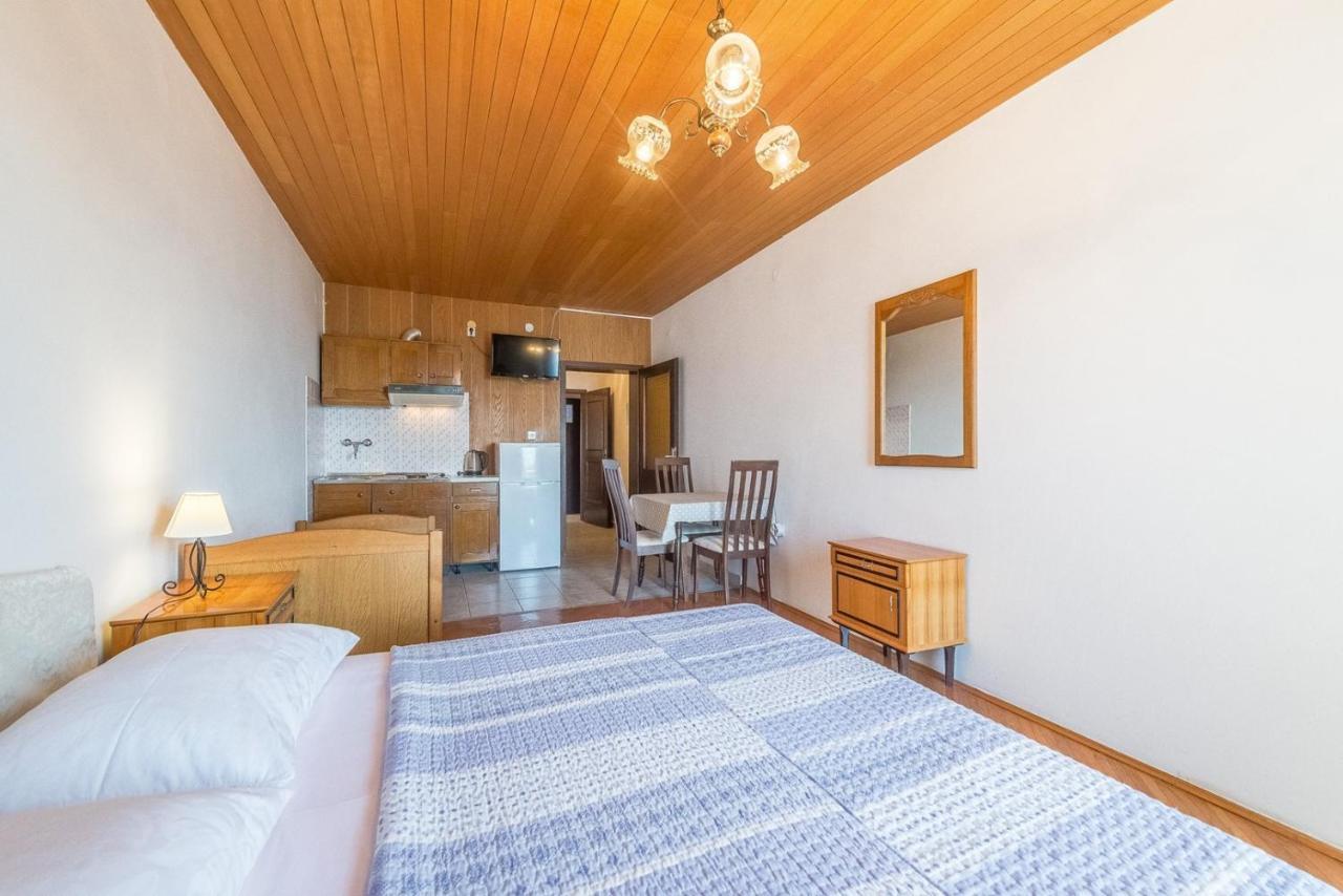 Apartments Kod Cara 로크바 로고즈니차 외부 사진