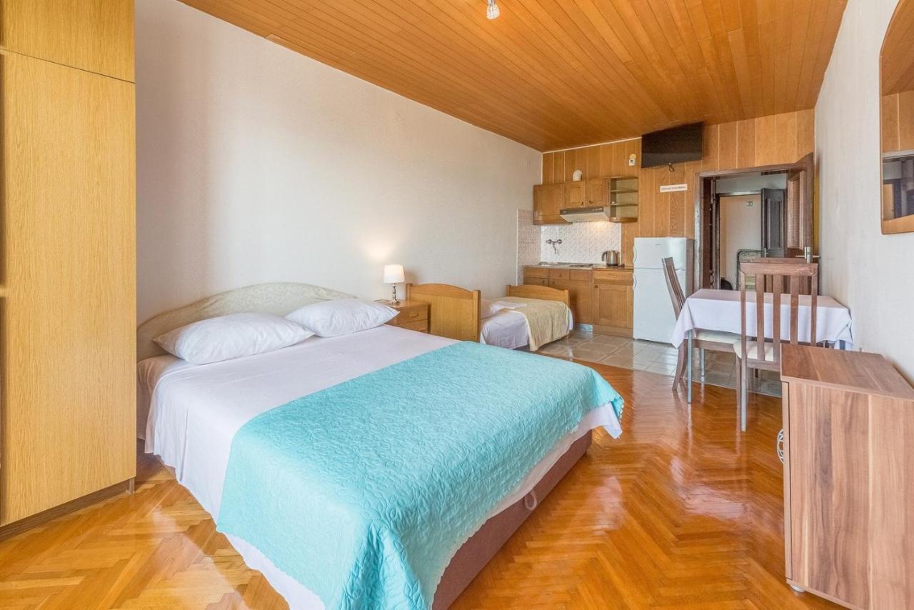 Apartments Kod Cara 로크바 로고즈니차 외부 사진