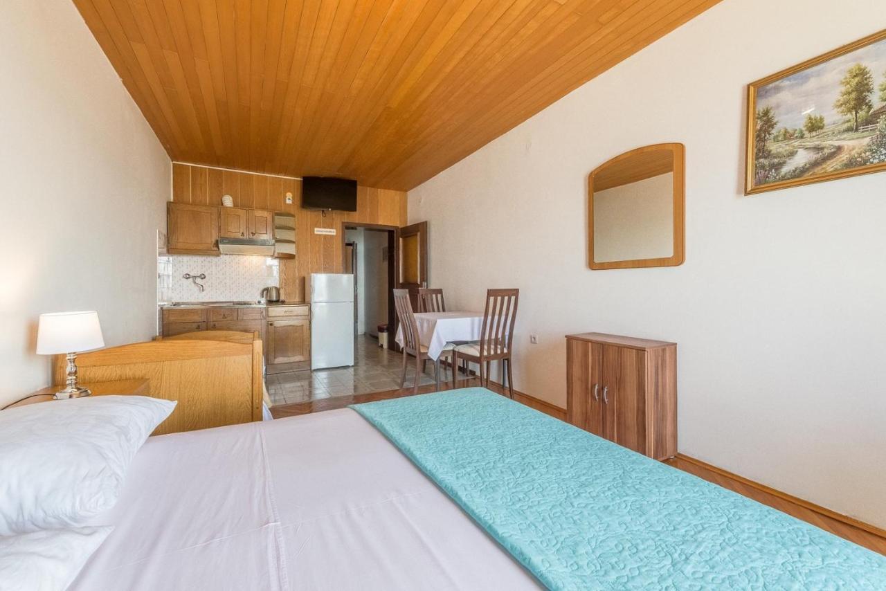 Apartments Kod Cara 로크바 로고즈니차 외부 사진